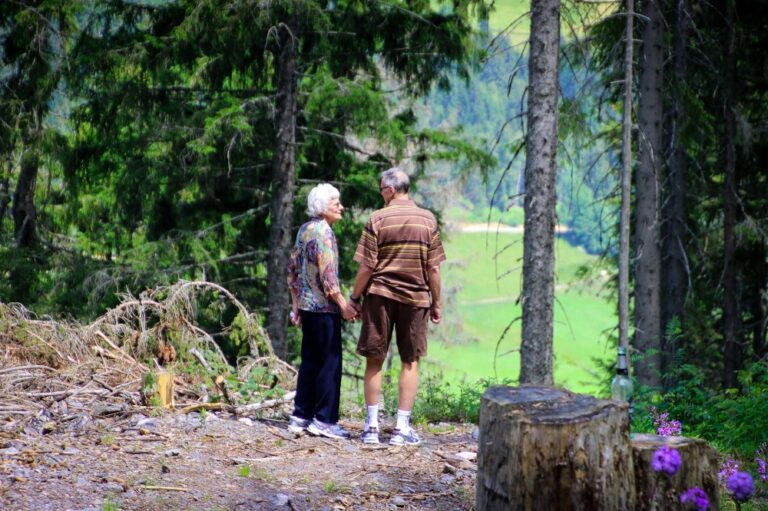 Knee Osteoarthritis: Tips for Managing & Maintaining an Active Lifestyle